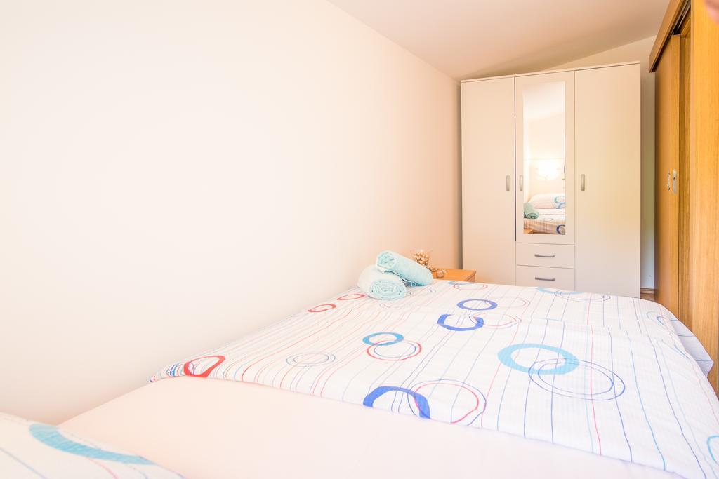 Apartment Karamarko Malinska Exteriér fotografie